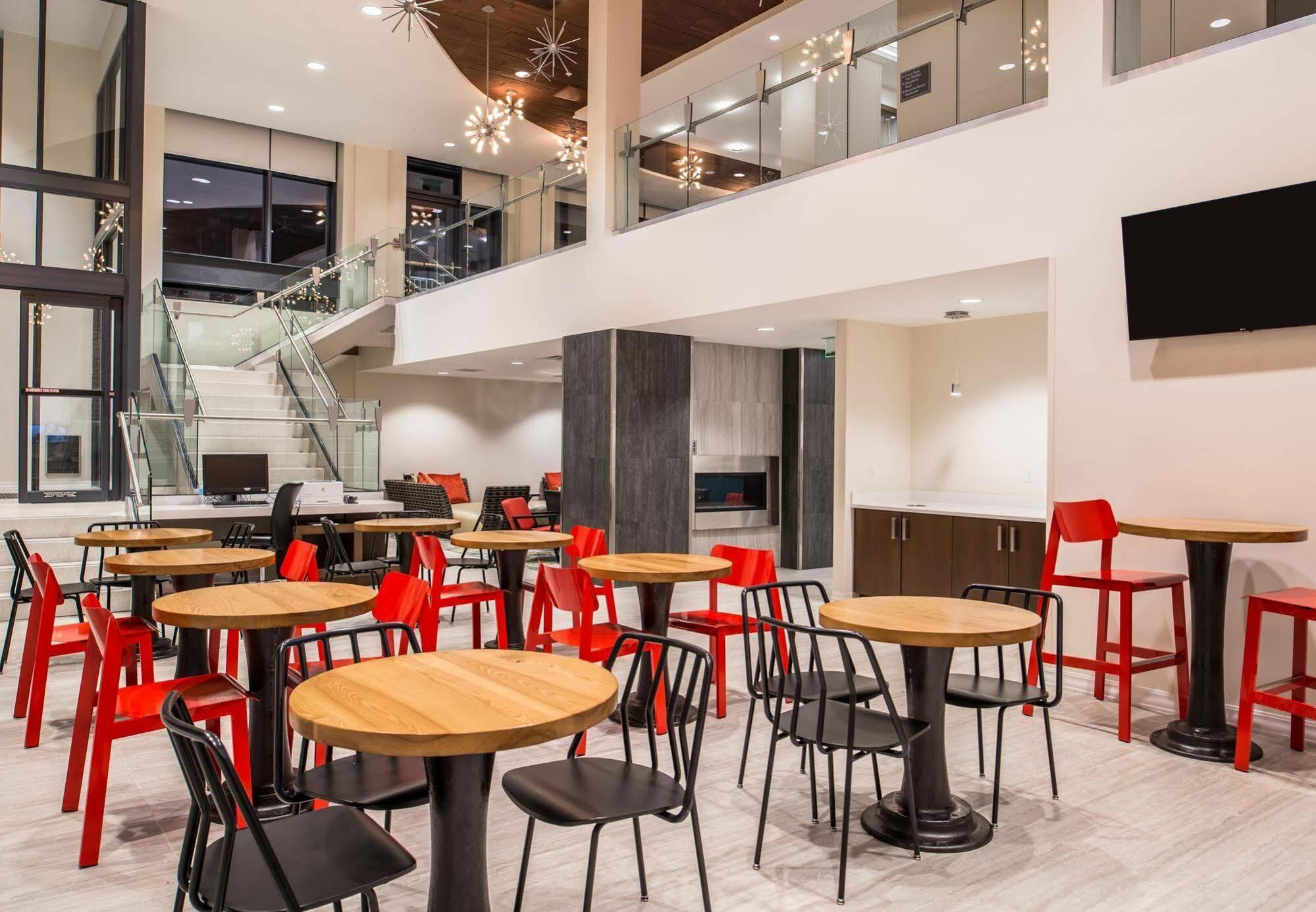Residence Inn By Marriott Pittsburgh Oakland/University Place Bagian luar foto